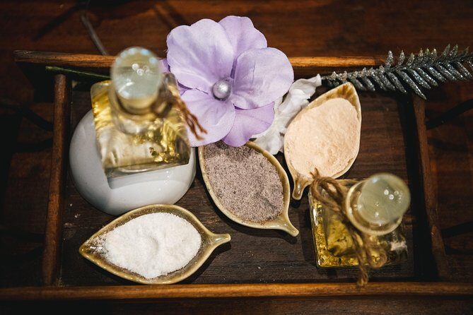 3 Hrs The Home Recommend Chiangmai Sha-Sha Relaxing - Free Transportation - Massage details that matter: Thai balm, oil, and herbal warmth