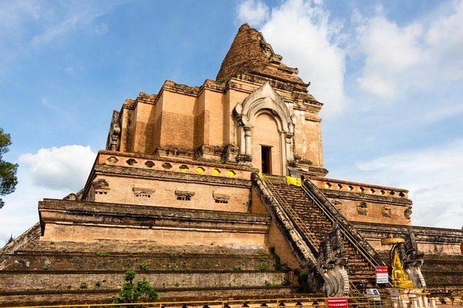 Chiang Mai Best City Tour with Doi Suthep & Iconic Temples - The guide effect: how small comments change big sights