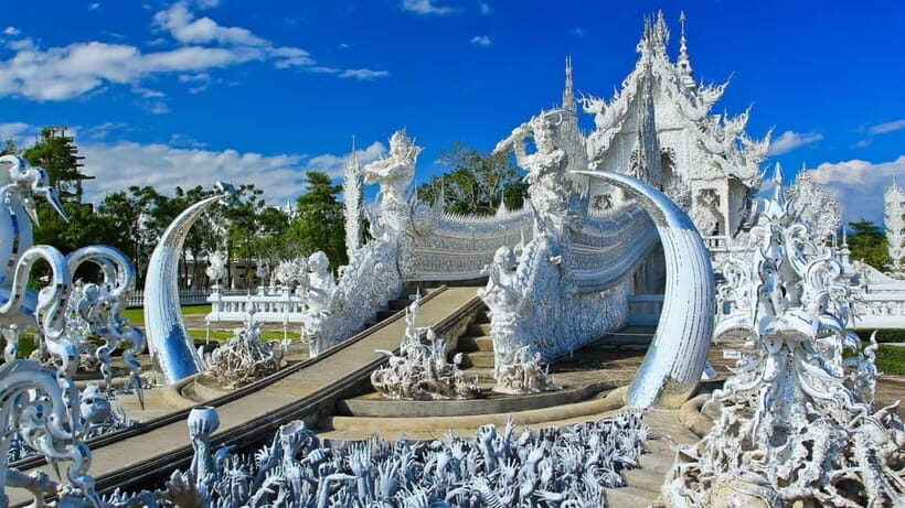 Chiang Mai: Chiang Rai White, Blue & Black Temples Day Tour - Why These Three Temples Feel Like a Real Theme Day