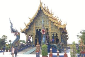 Chiang Mai-Chiang Rai: White Temple-Black Museum-Blue Temple - Wat Rong Khun White Temple: why it looks unreal in person