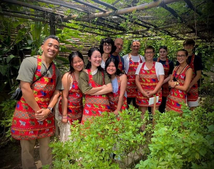 Chiang Mai: Cooking Class, Market & Thai Herbs Garden Tour - The Local Market Stop: Where Thai Cooking Starts to Make Sense