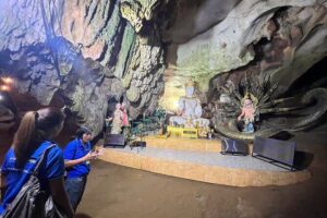 Chiang Mai Day Tour: Chiang Dao Cave and Hill Tribes - Stop 1: Bai Orchid and Butterfly Farm for a calm start