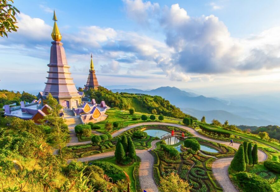 Chiang Mai: Doi Inthanon National Park Eco-Friendly Tour - Twin pagodas at Grand Pagoda Nabhapolbhumisiri: views with a purpose