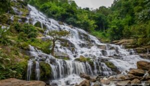 Chiang Mai: Doi Inthanon, Waterfalls, & Tribal Villages Tour - King and Queen Pagodas: dress code, timing, and what you should aim for