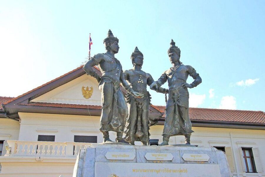 Chiang Mai: Exploration of Old City by Private Tuk-Tuk - Stop 6: Muang Mai Market—Browse Mode for Fresh Finds and Snacks