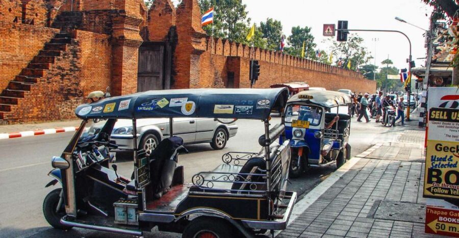 Chiang Mai: Private Tuk Tuk Tour of City Temples With Pickup - Three Kings Monument: a history pause between temple doors