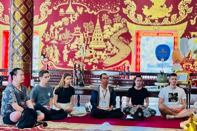 Chiang Mai Temples Visit Walking Tour with Ex-Monk Guide Part 2 - Stop 1: Three Kings Monument orientation and route setup