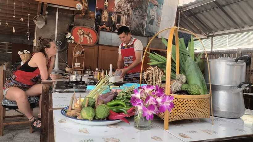 Chiang Mai: Traditional Thai Cooking Class with Market Tour - The Cooking Stations and How the Class Feels in Practice