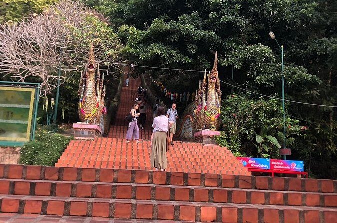 Half Day Morning Wat Pha Lat & Wat Phra That Doi Suthep Tour - Guide Quality: Why the People Matter More Than the Checklist