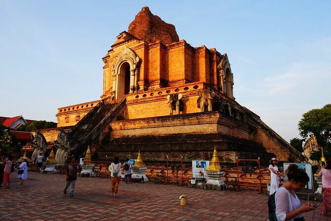 Half-Day Private Night Tour by Tuk Tuk in Chiang Mai City - Pickup, Tha Phae Gate, and how the 2-hour schedule feels