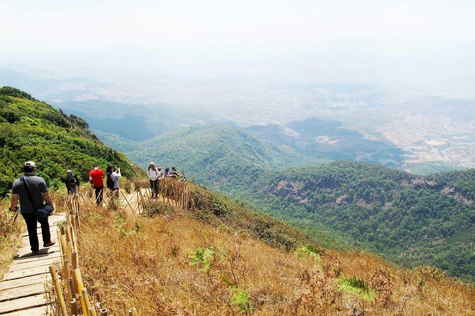 Inthanon Small-Group with Kew Mae Pan Trail from Chiang Mai include Lunch - Getting to the mountains: the morning drive and pickup setup