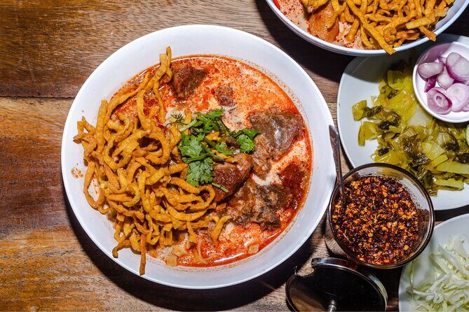 Lanna Kingdom Chiang Mai Food Tour with 15+ Tastings - Stop-by-stop: from Wat Lok Moli start to Nimmanheamin finish