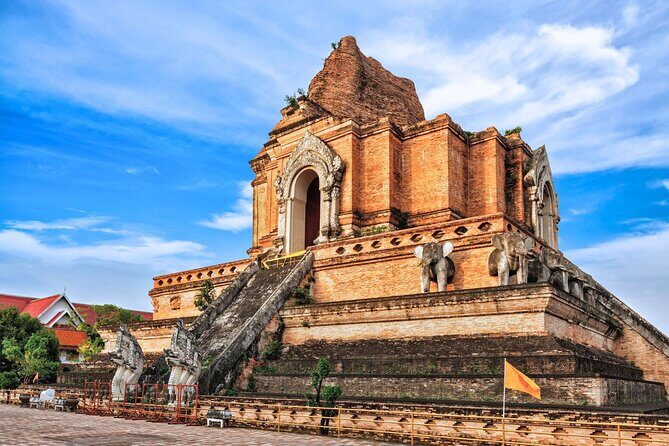 Long Neck Village, Silver Temple & Chiang Mai Top Cultural Sites - Stop 4: Karen Long Neck Village and the Brass Ring Tradition