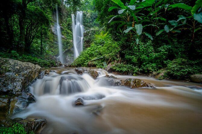 One day Doi Inthanon & Trekking at Pha Dok Siew - Wachirathan Waterfall: where the spray makes the climb worth it