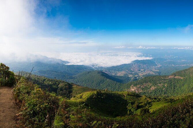 One day Doi Inthanon & Trekking at Pha Dok Siew - Guide, pacing, and the small comforts that matter on a full day