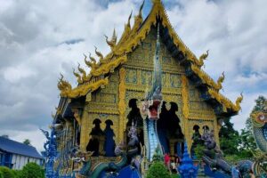 Private Tour Chiang Rai 3 Wonderful Temples & Lalitta Cafe - Starting at Chiang Mai: pickup, the long drive, and when to set expectations