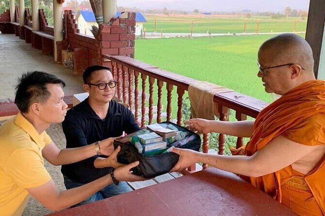 Talk to Buddhist monk & craft work in temple - Wat Sri Suphan: the silver temple craft stop (and the admission catch)