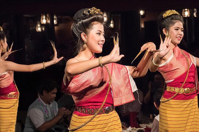 Traditional Khantoke Dinner & Cultural Show Tour in Chiang Mai - Who this Khantoke dinner show suits best