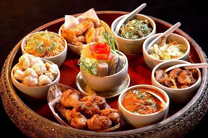 Traditional Khantoke Dinner & Cultural Show Tour in Chiang Mai - What you’ll eat at the Khantoke dinner: floor mats and family platters