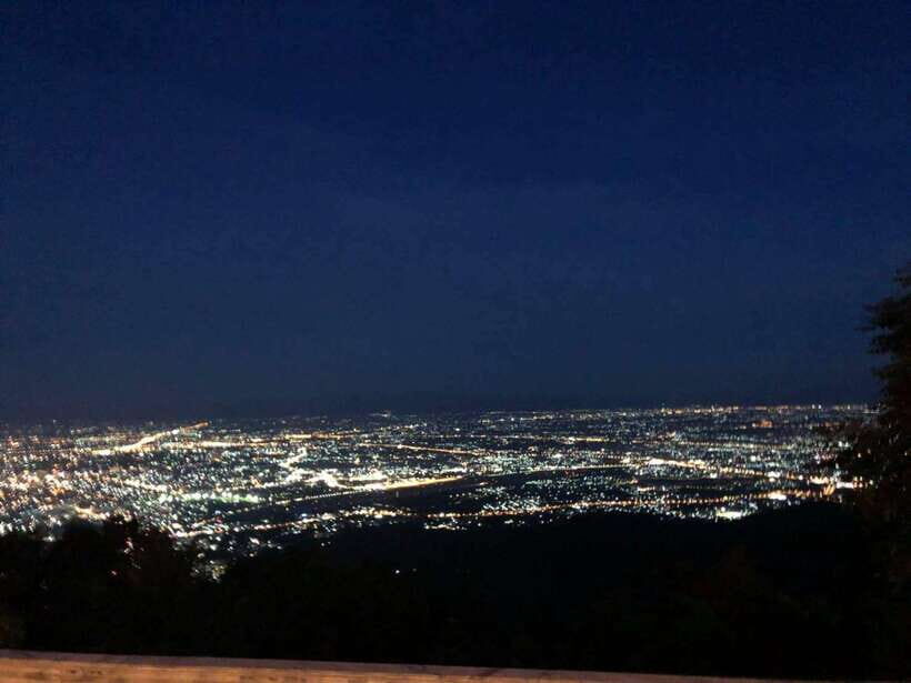 Wat Phra That Doi Suthep & Wat Pha lat Evening Tour & Guide - Wat Phra That Doi Suthep: Golden Stupa, Naga Staircase, and City Views
